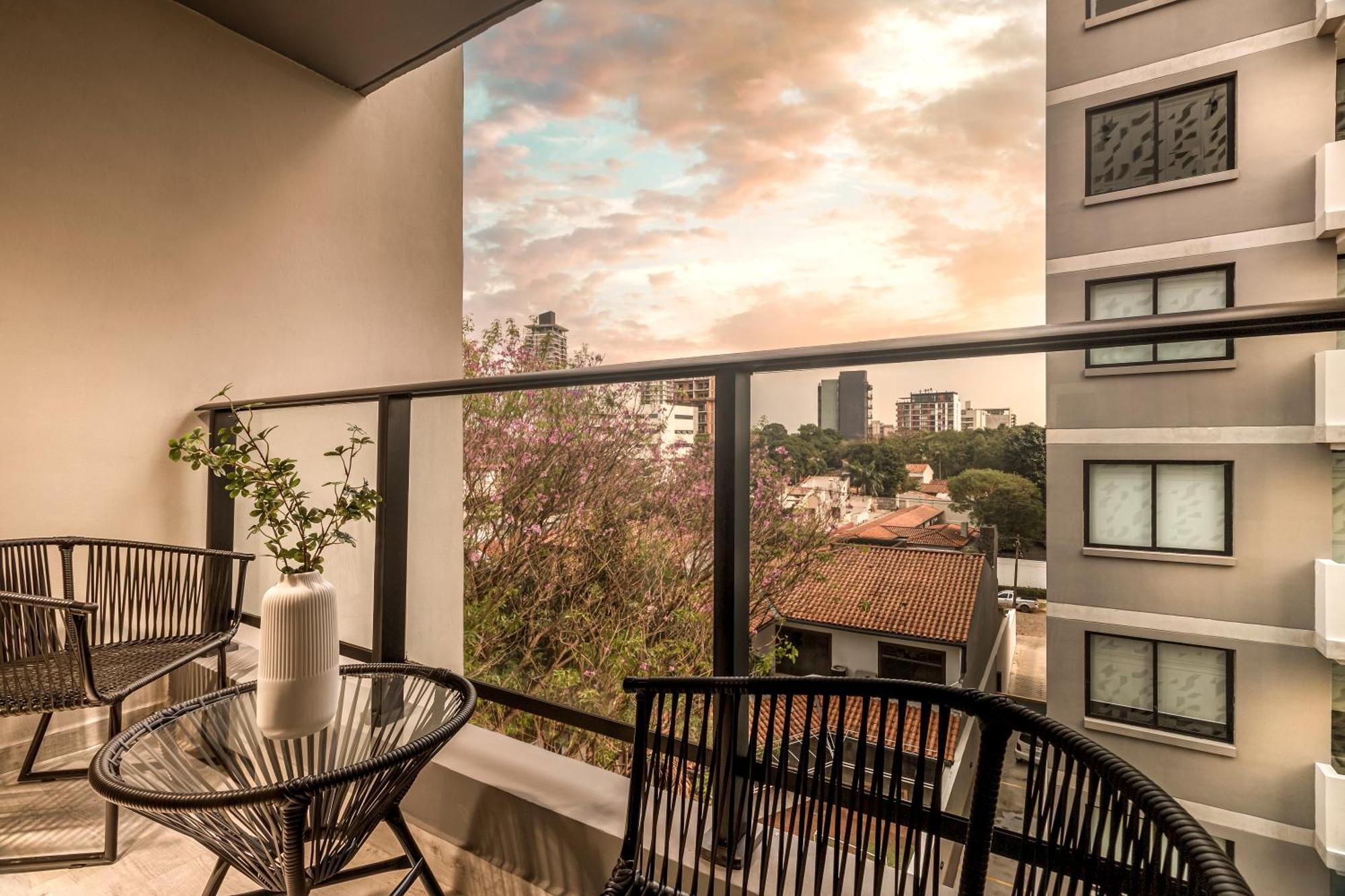 Zentrum - Stay & Residences By Ava Asuncion Ngoại thất bức ảnh